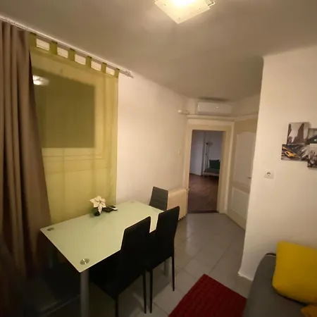 & Next Danube Promenade Apartment Budapest